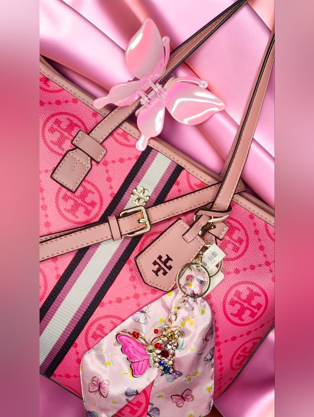 Tory Burch Pink Gemini Link Canvas Tote Bag With NWT Charms - Picture 2 of 16